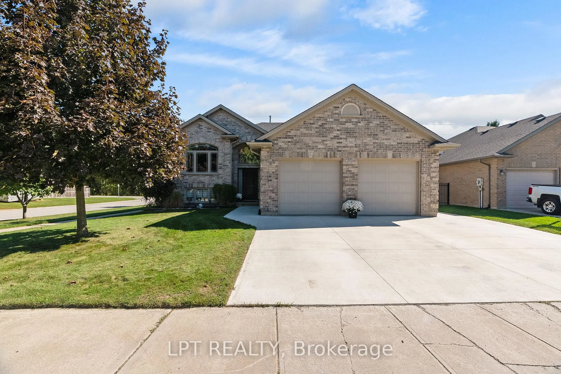 Photo 1 of 582 Harris Circle, Strathroy-Caradoc, NE — HOMEH