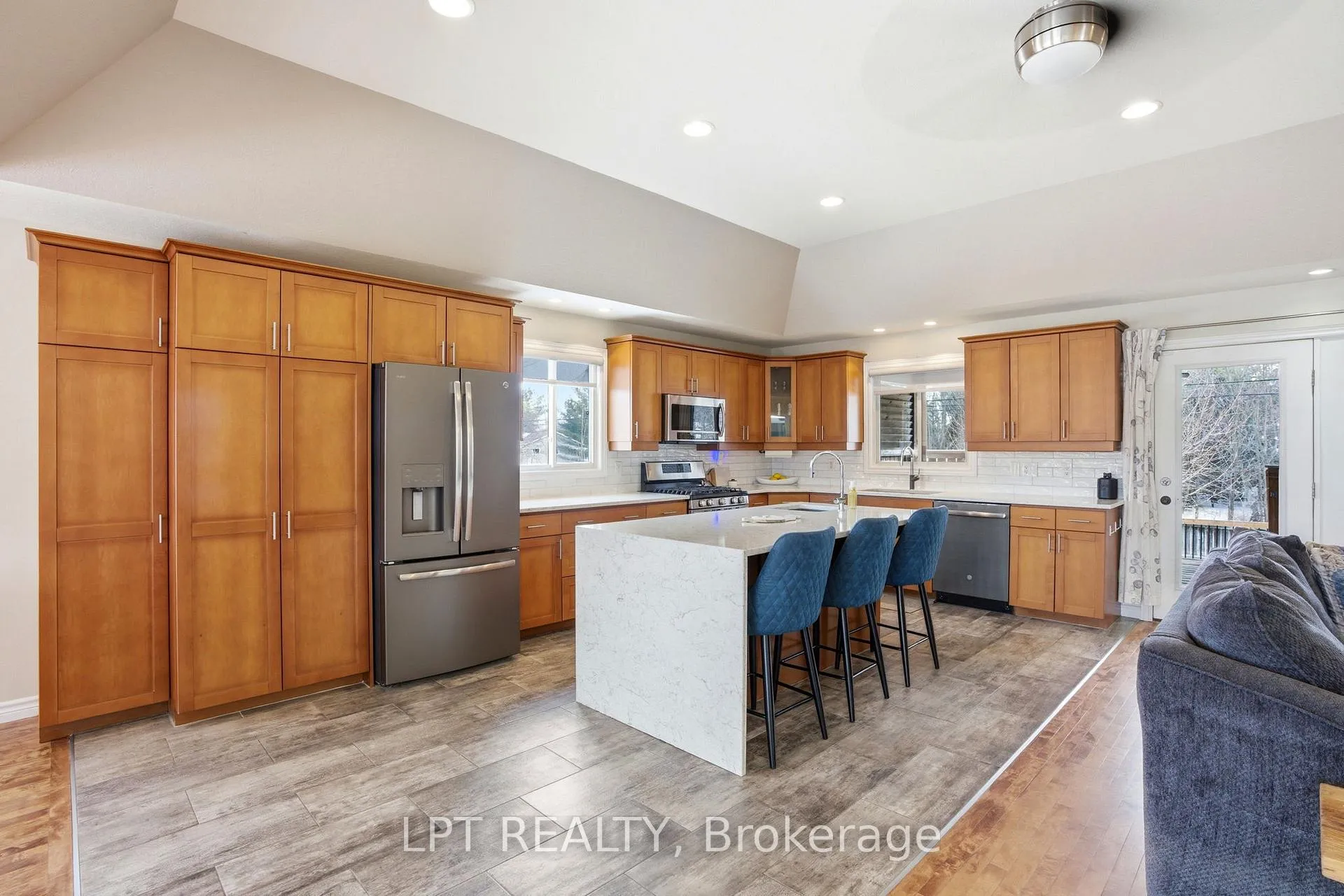 Photo 9 of 582 Harris Circle, Strathroy-Caradoc, NE — HOMEH