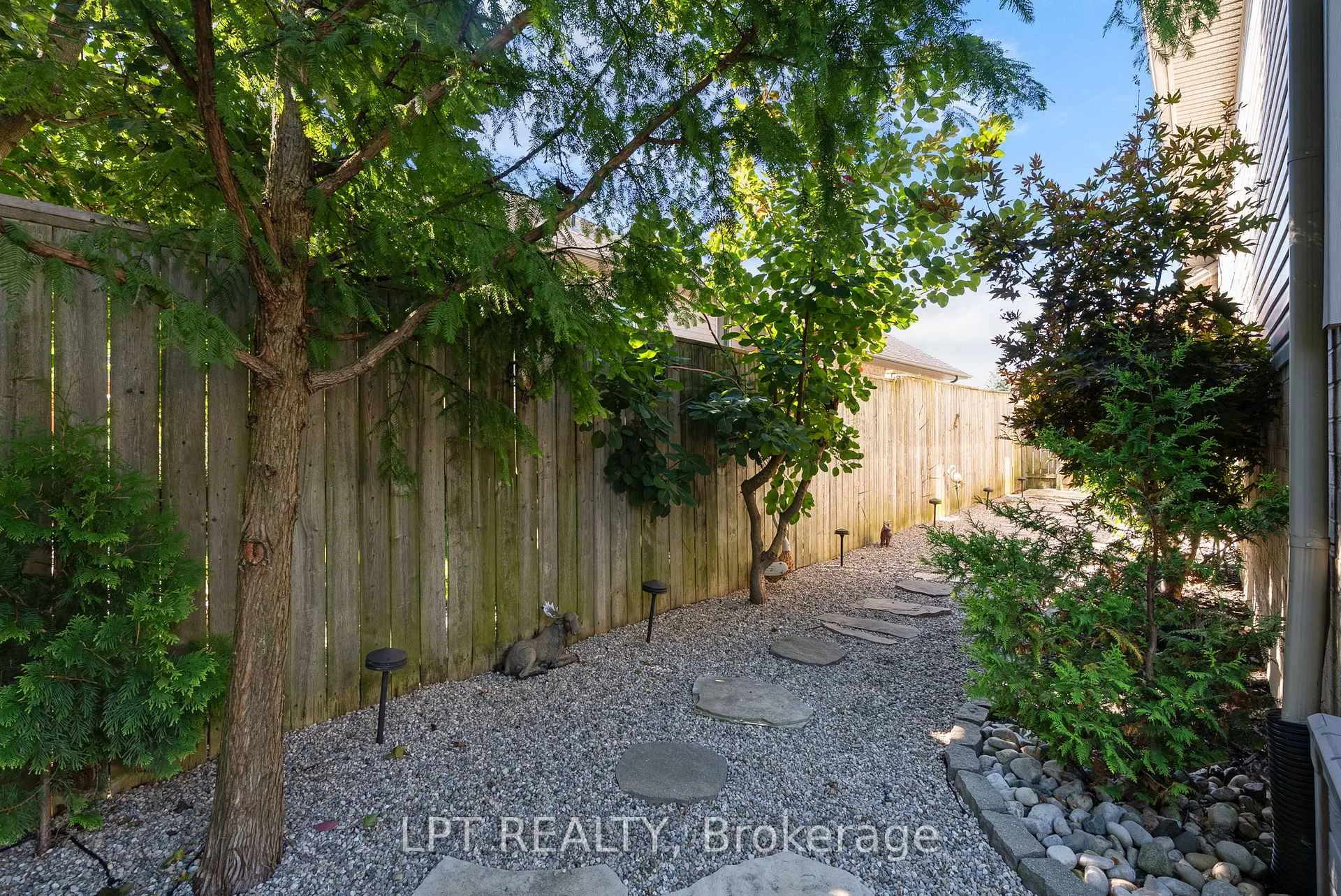 Photo 36 of 582 Harris Circle, Strathroy-Caradoc, NE — HOMEH