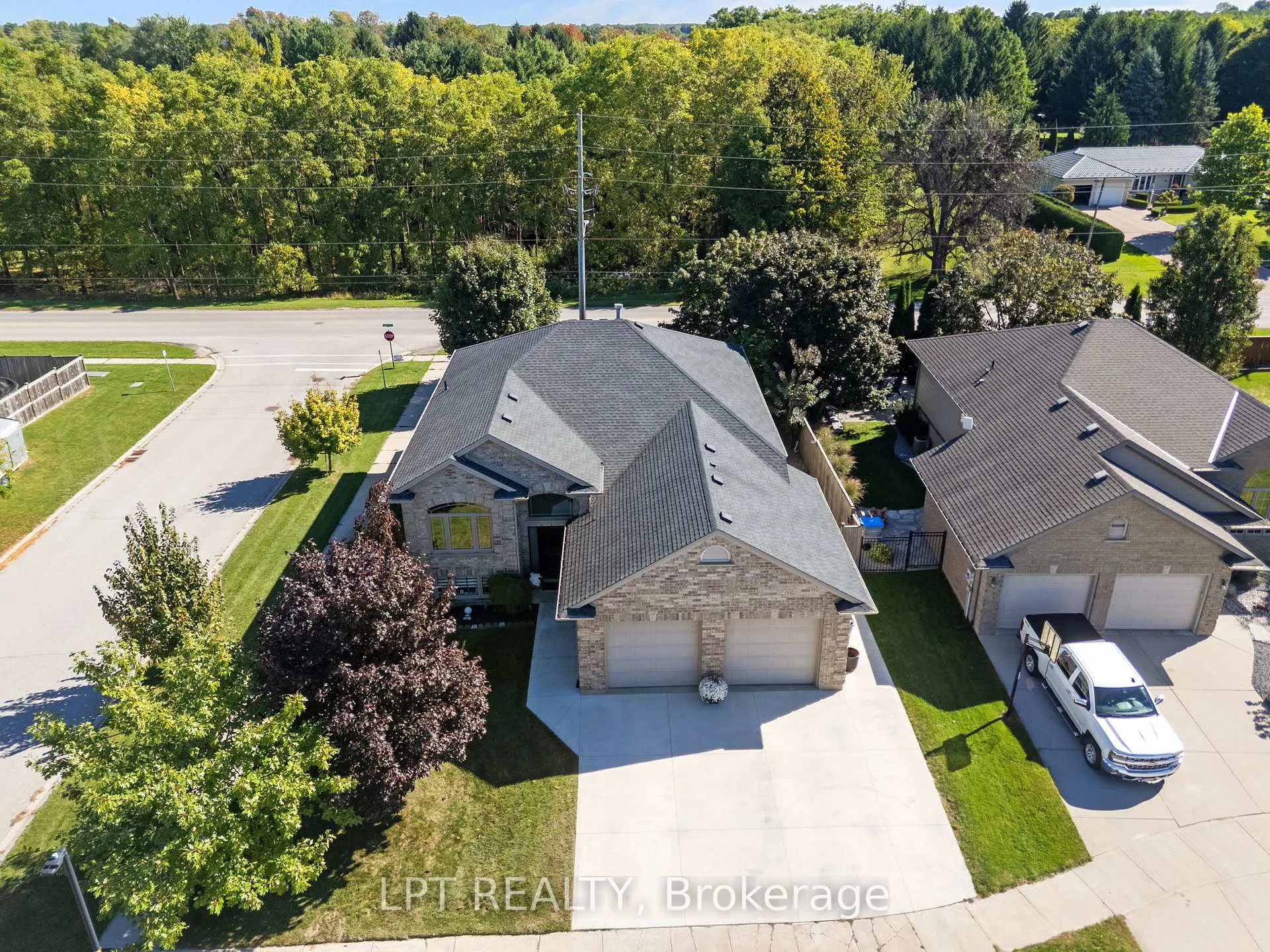 Photo 44 of 582 Harris Circle, Strathroy-Caradoc, NE — HOMEH