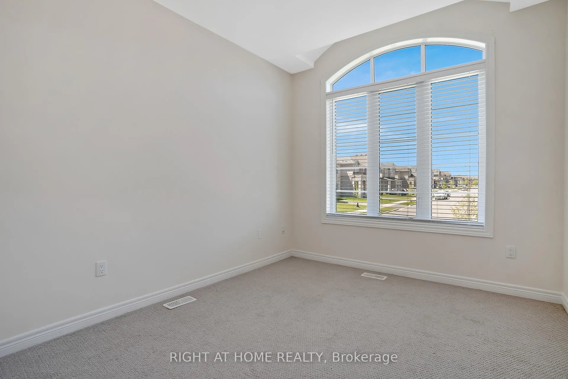 Photo 32 of 19 Robarts (Main Level) Drive, Milton, Dempsey — HOMEH