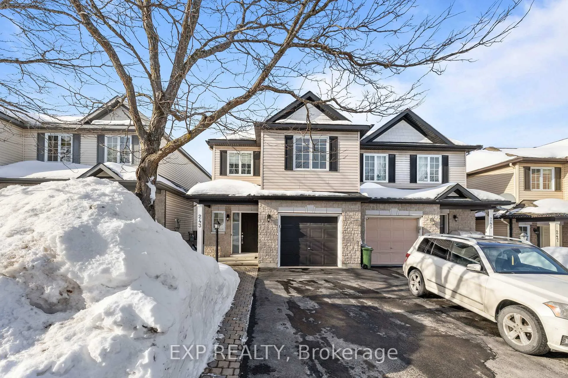 Photo 3 of 243 Deerfox Drive, Ottawa, Barrhaven - Longfields — HOMEH