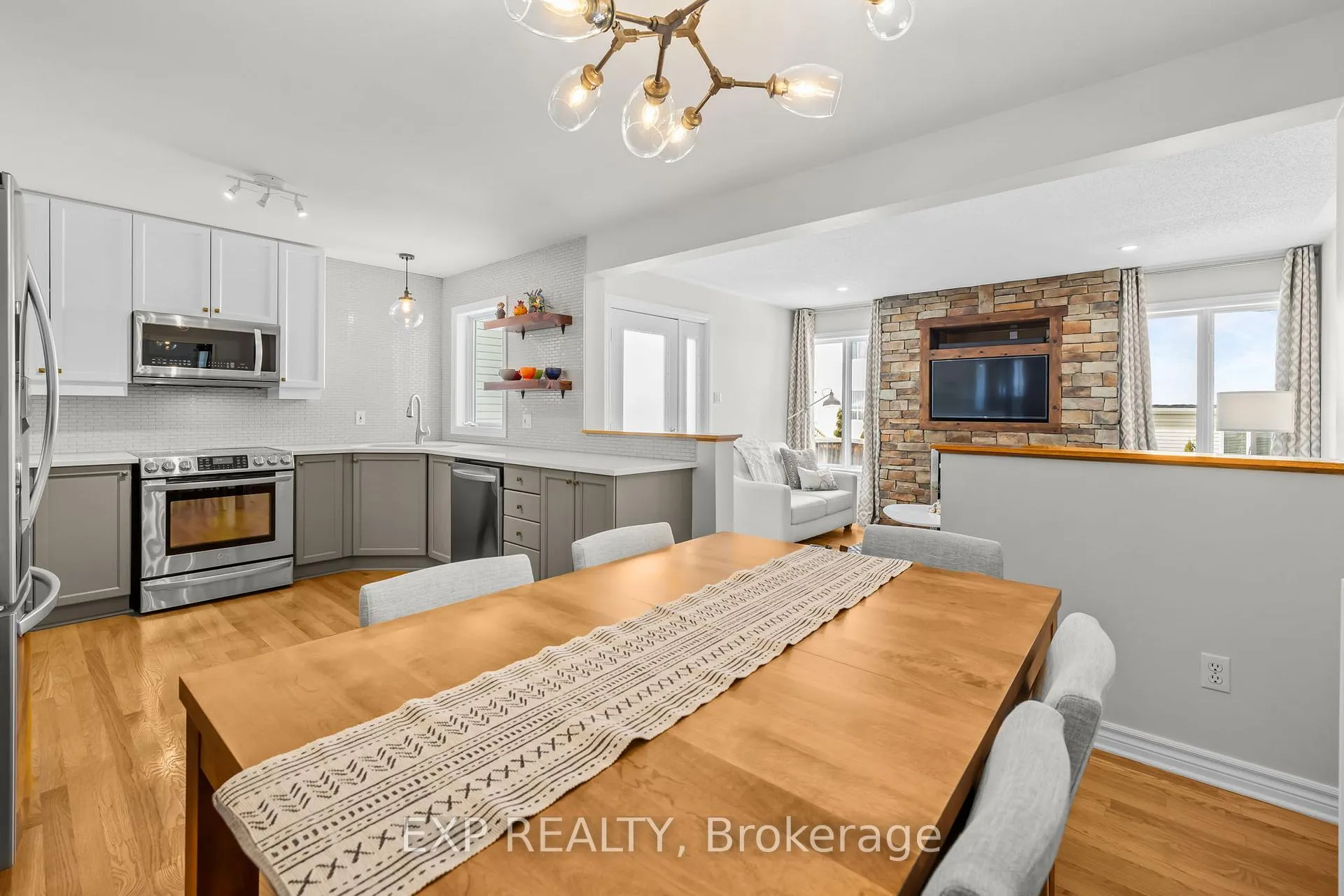 Photo 13 of 243 Deerfox Drive, Ottawa, Barrhaven - Longfields — HOMEH