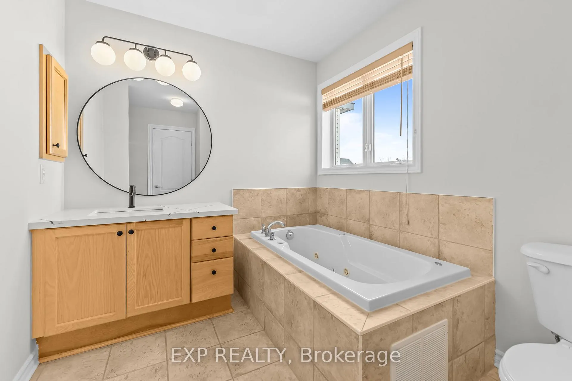 Photo 28 of 243 Deerfox Drive, Ottawa, Barrhaven - Longfields — HOMEH