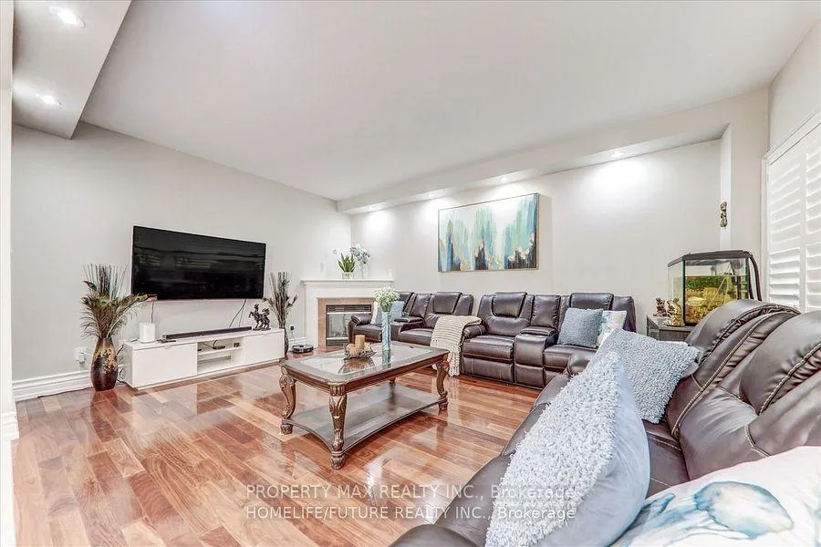 Photo 8 of 28 Billancourt Crescent, Brampton, Vales of Castlemore North — HOMEH