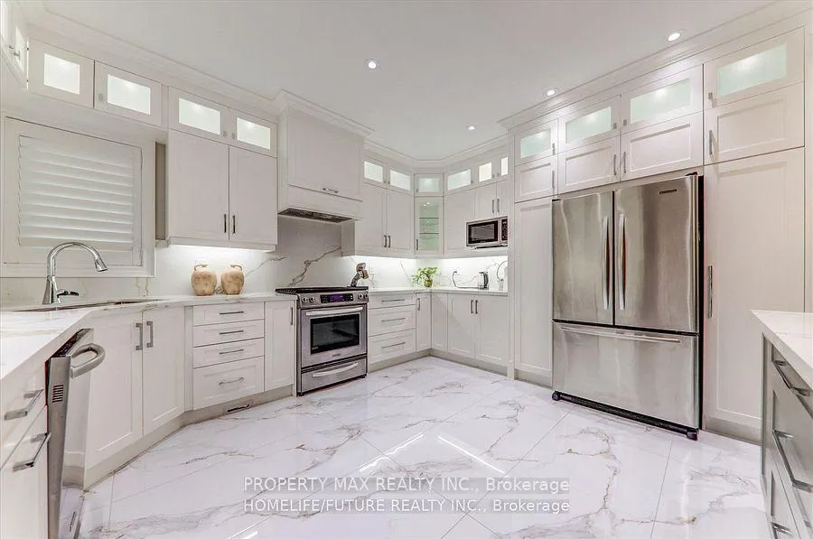 Photo 9 of 28 Billancourt Crescent, Brampton, Vales of Castlemore North — HOMEH