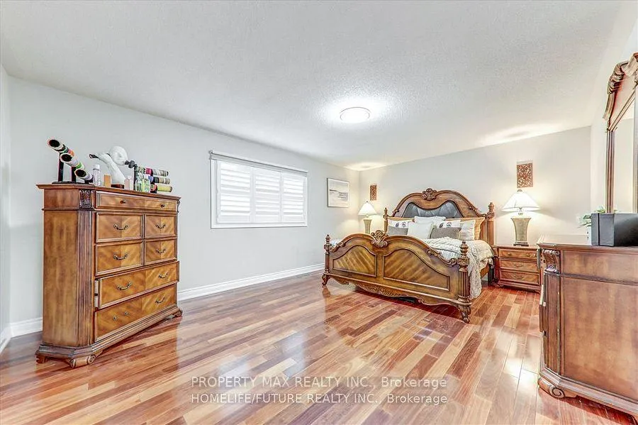 Photo 11 of 28 Billancourt Crescent, Brampton, Vales of Castlemore North — HOMEH