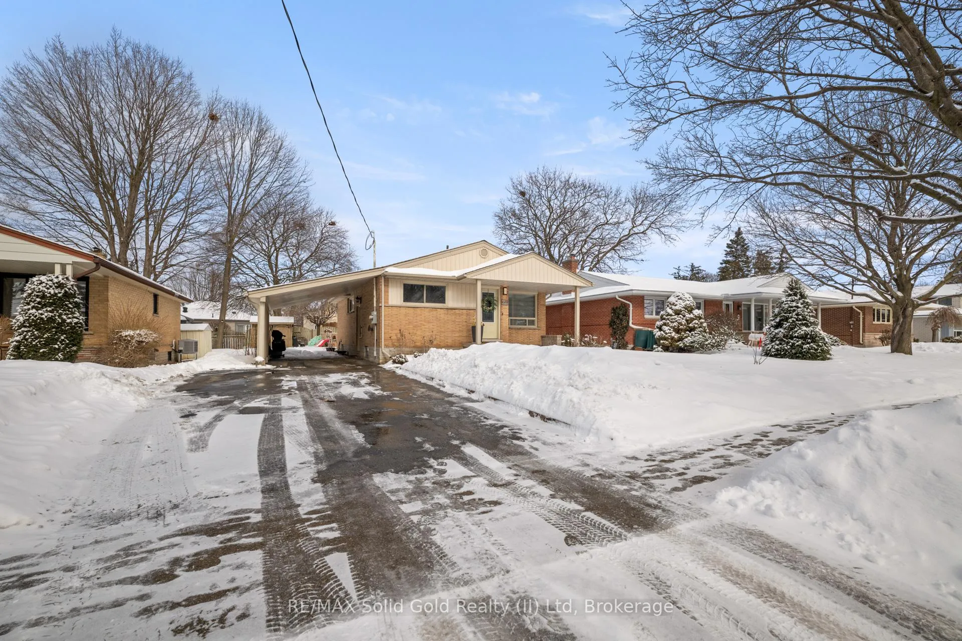 Photo 3 of 60 Kenwood Drive, Waterloo — HOMEH