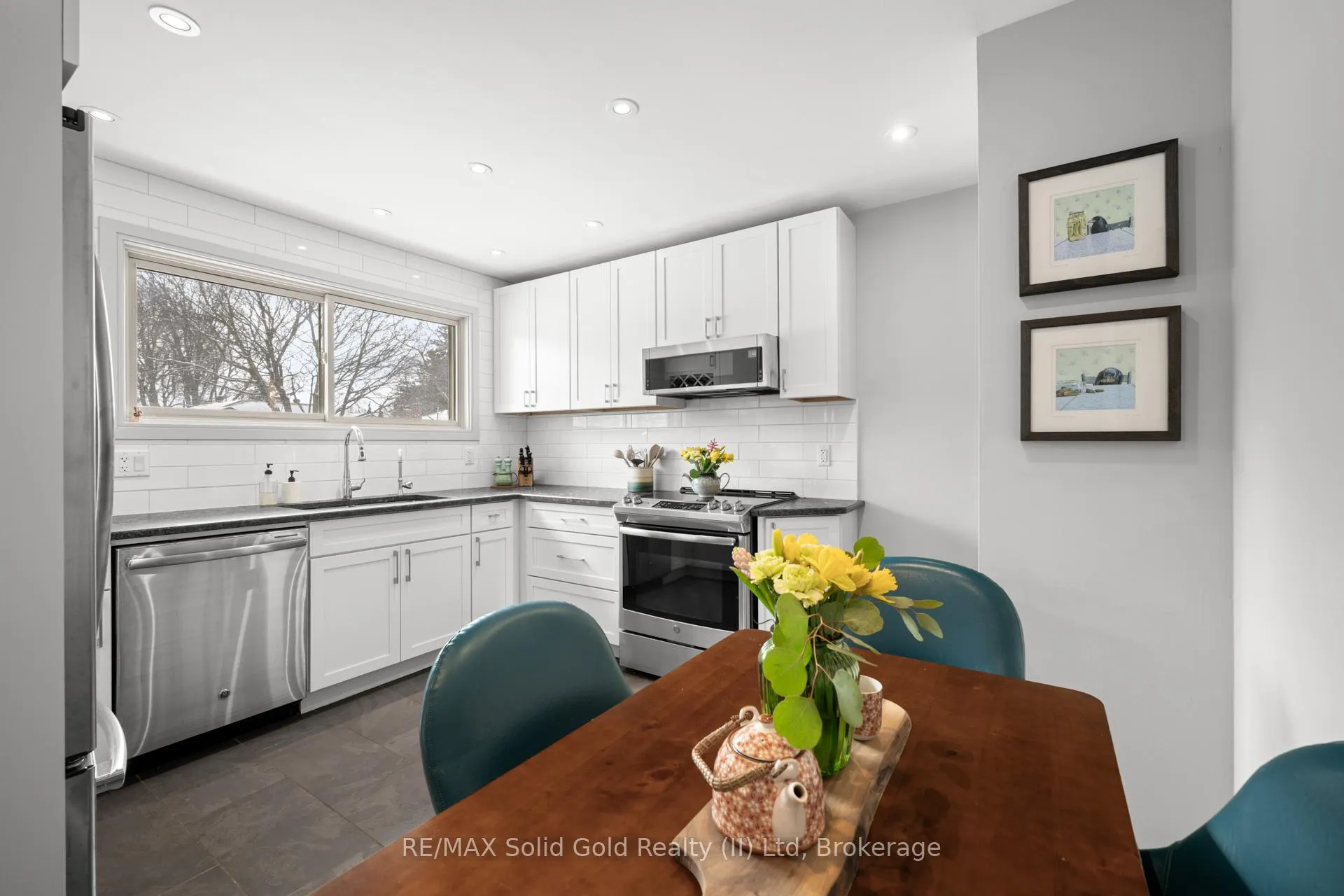 Photo 9 of 60 Kenwood Drive, Waterloo — HOMEH