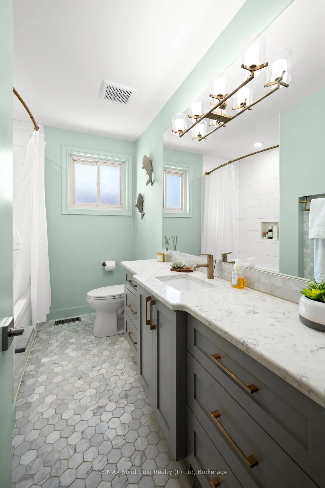 Photo 13 of 60 Kenwood Drive, Waterloo — HOMEH