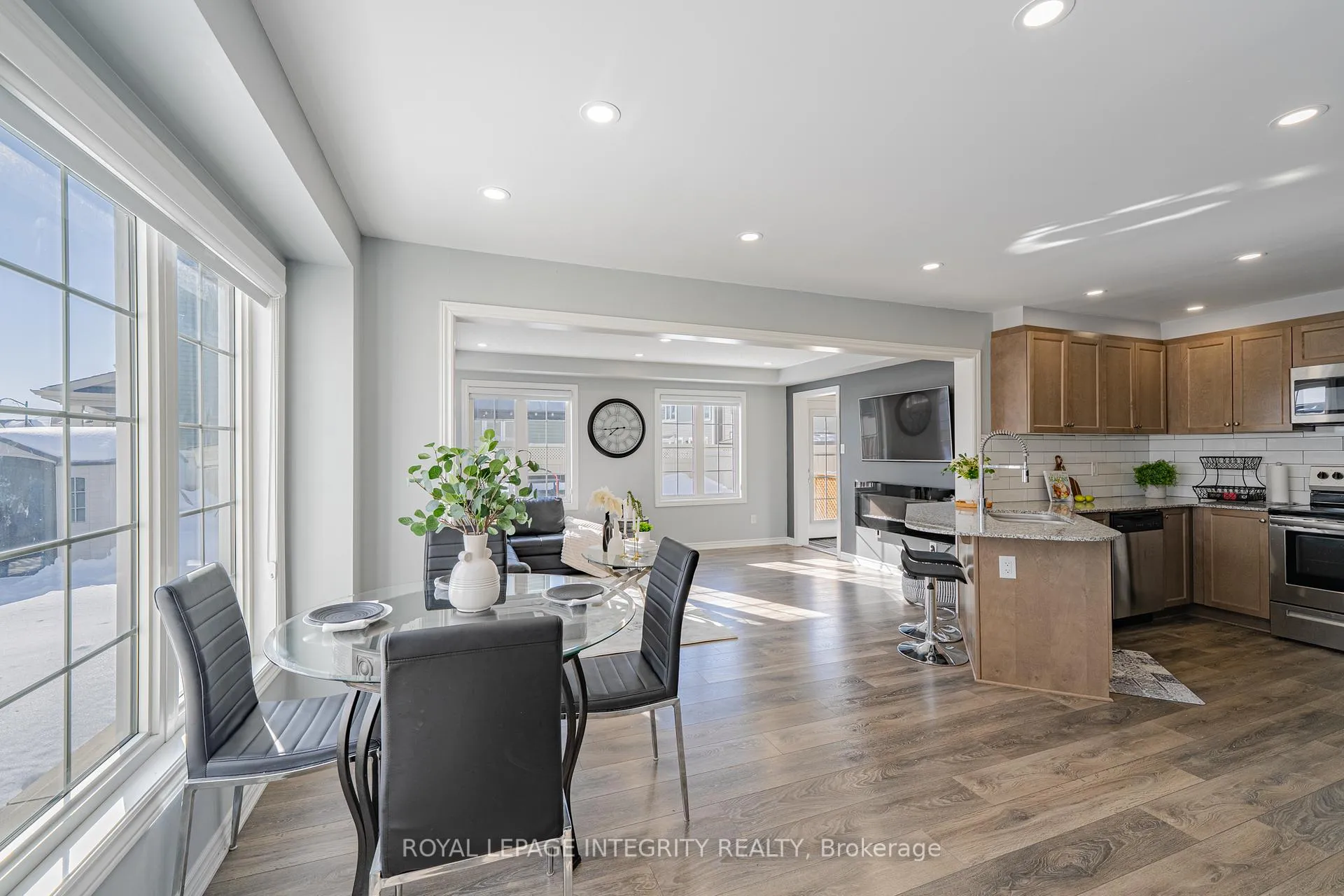 Photo 4 of 274 Brassy Minnow Crescent, Ottawa, Barrhaven - Half Moon Bay — HOMEH