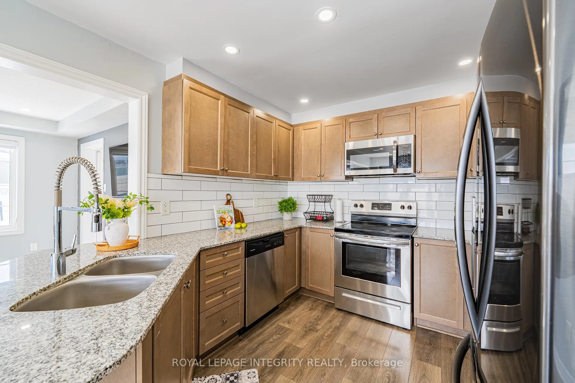 Photo 11 of 274 Brassy Minnow Crescent, Ottawa, Barrhaven - Half Moon Bay — HOMEH