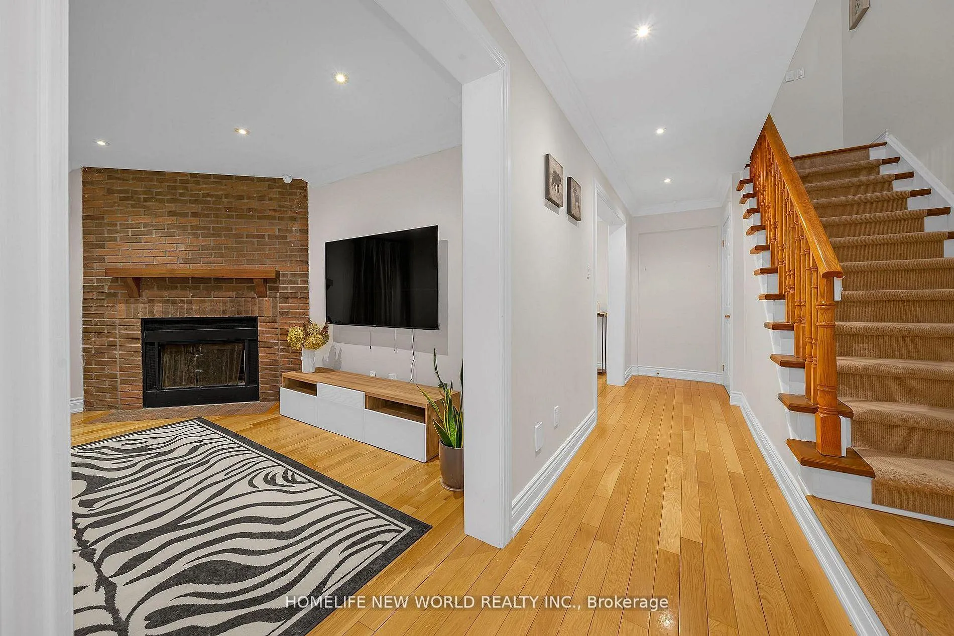 Photo 3 of 88 Judith Avenue, Vaughan, Brownridge — HOMEH