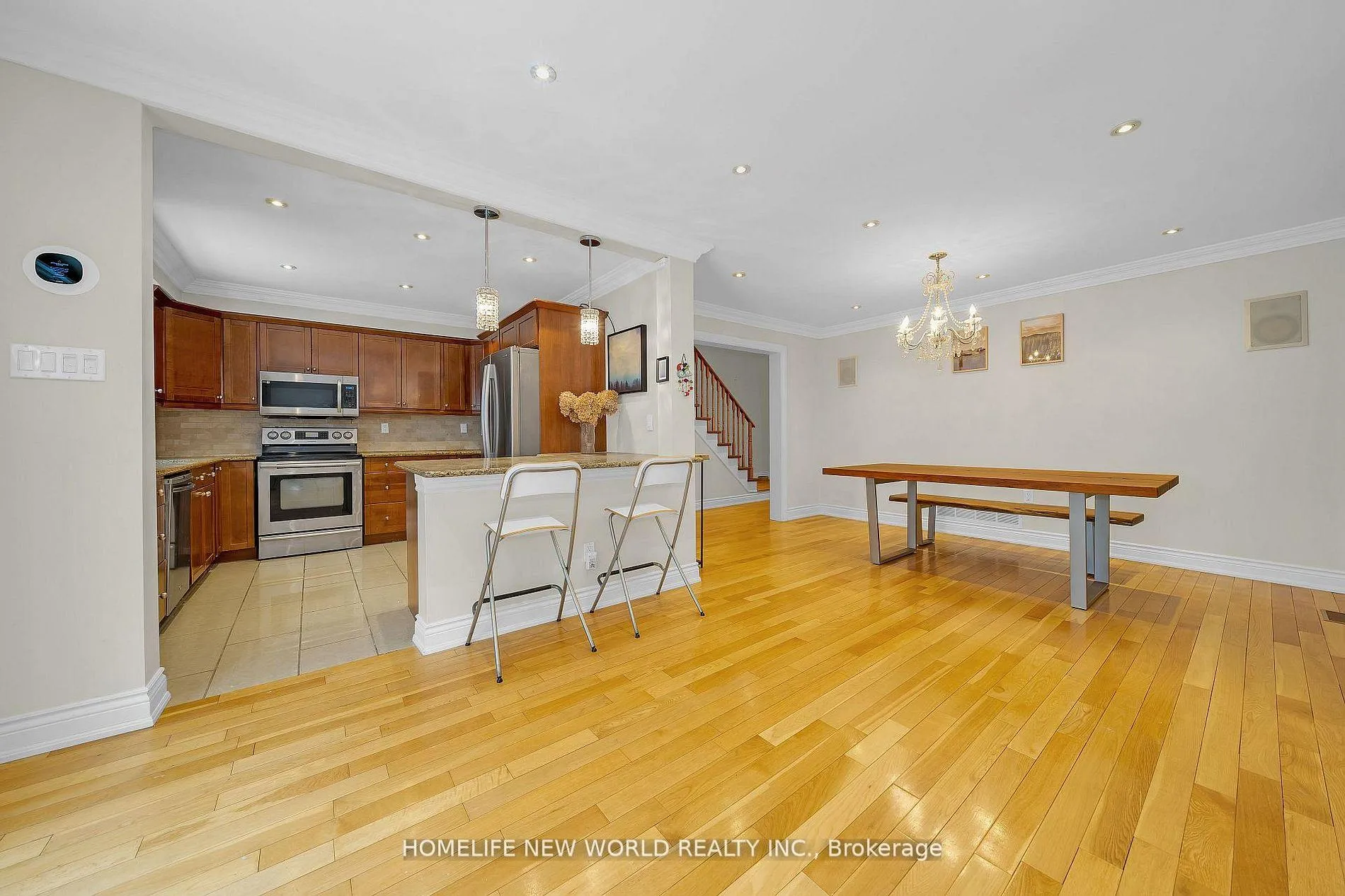 Photo 5 of 88 Judith Avenue, Vaughan, Brownridge — HOMEH