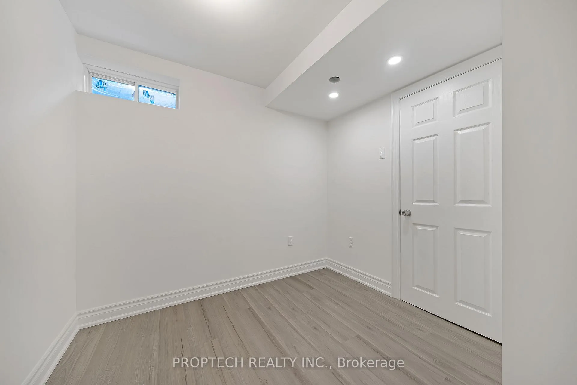 Photo 16 of 38 Beehive Lane, Markham, Wismer — HOMEH