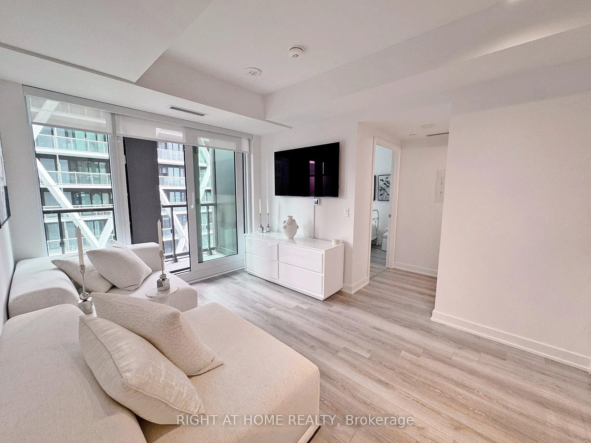 Front of Unit 3306, 238 Simcoe Street