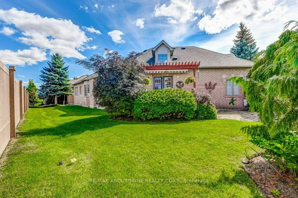 Photo 2 of Unit 27, 17 Orchard Park Gate, Brampton, Sandringham-Wellington — HOMEH