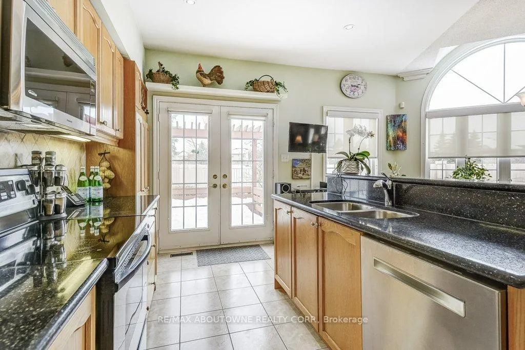 Photo 12 of Unit 27, 17 Orchard Park Gate, Brampton, Sandringham-Wellington — HOMEH