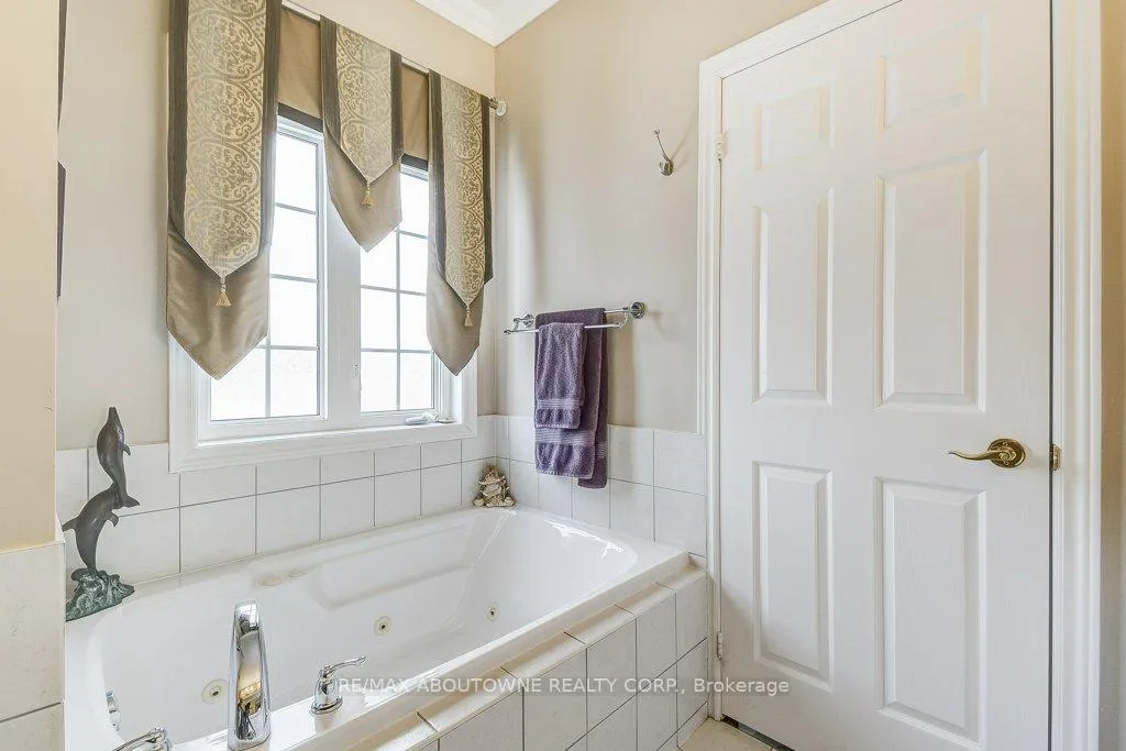 Photo 18 of Unit 27, 17 Orchard Park Gate, Brampton, Sandringham-Wellington — HOMEH
