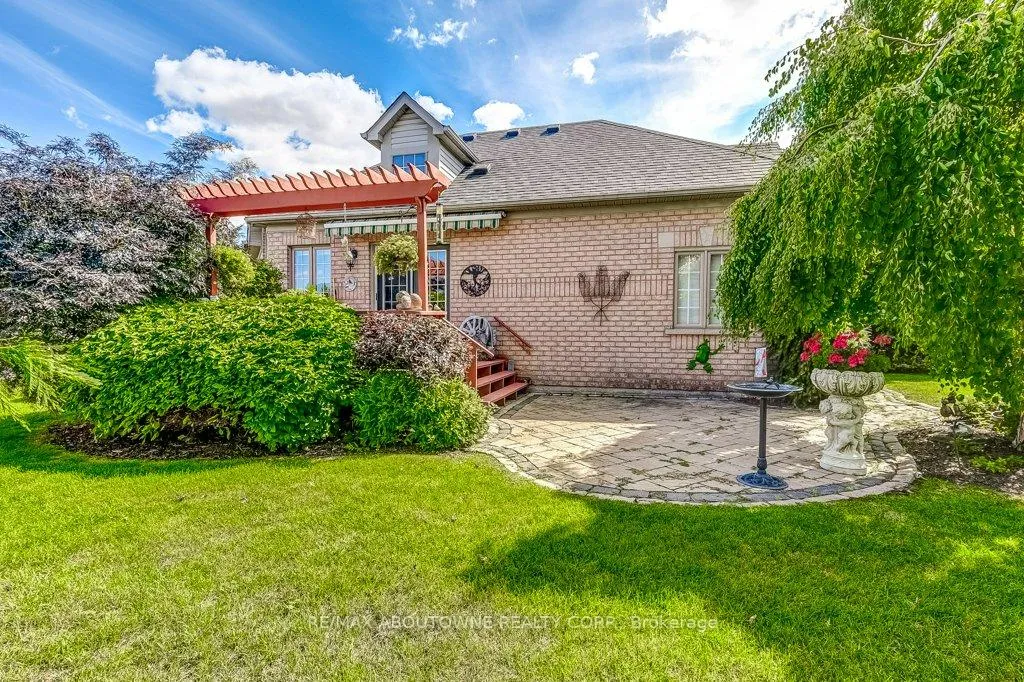 Photo 35 of Unit 27, 17 Orchard Park Gate, Brampton, Sandringham-Wellington — HOMEH