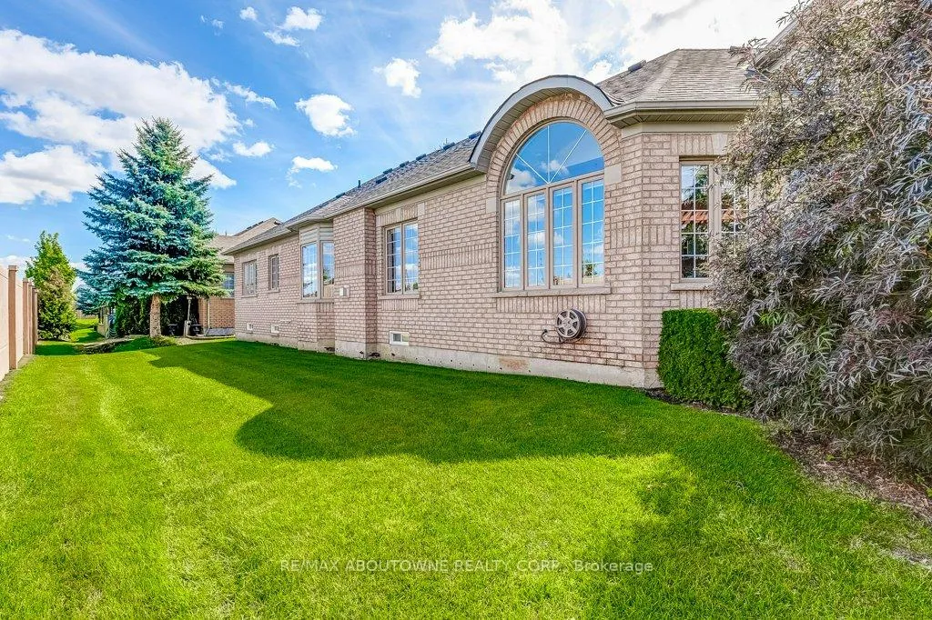 Photo 37 of Unit 27, 17 Orchard Park Gate, Brampton, Sandringham-Wellington — HOMEH