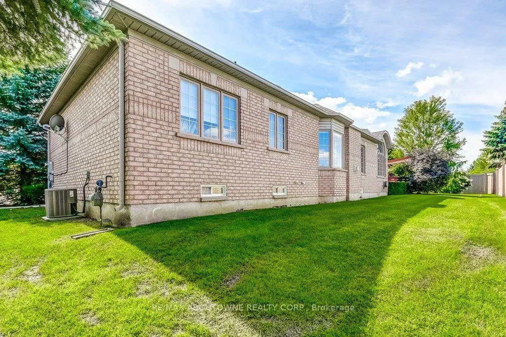 Photo 38 of Unit 27, 17 Orchard Park Gate, Brampton, Sandringham-Wellington — HOMEH
