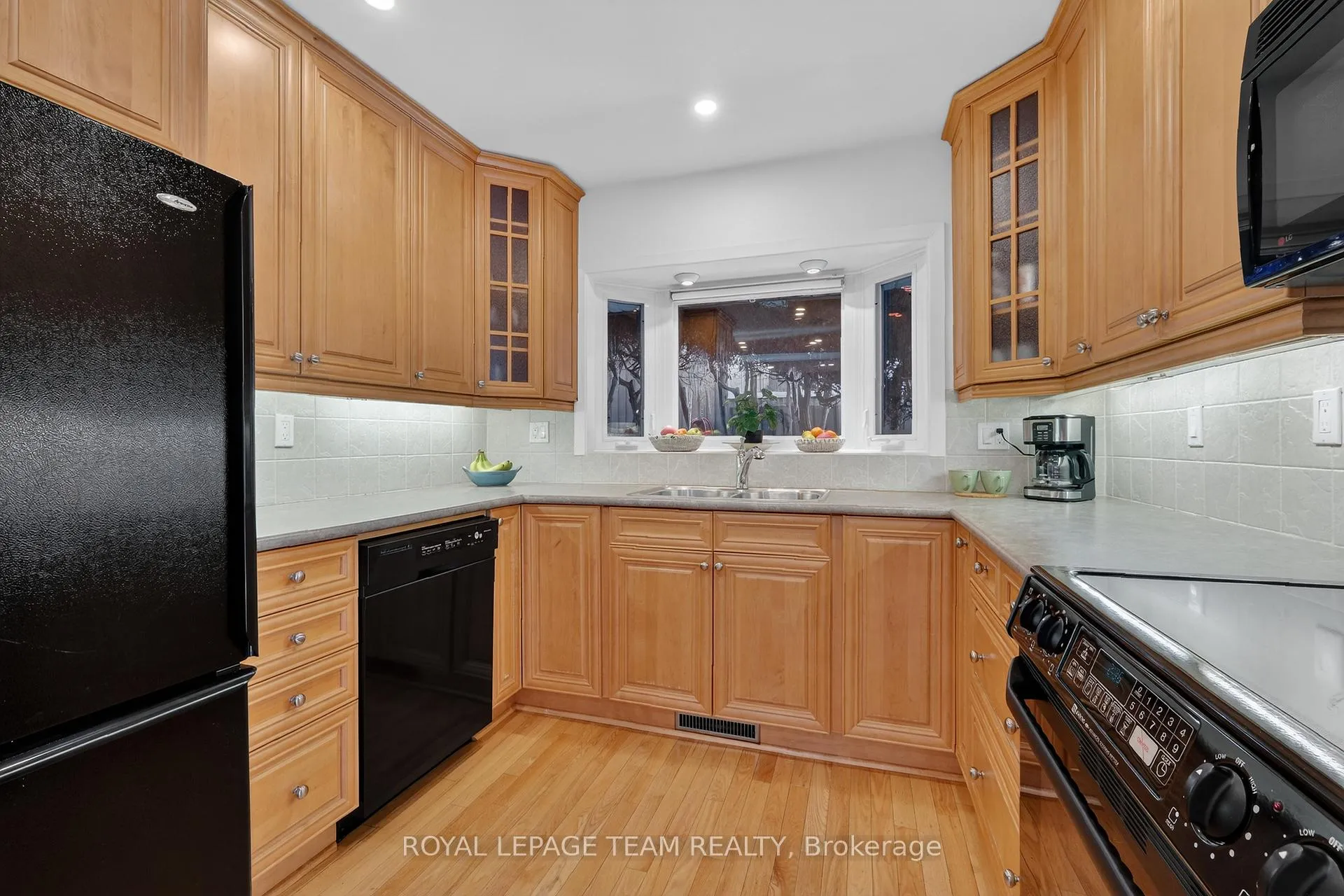 Photo 14 of 28 Tiffany Crescent, Ottawa, Kanata - Beaverbrook — HOMEH