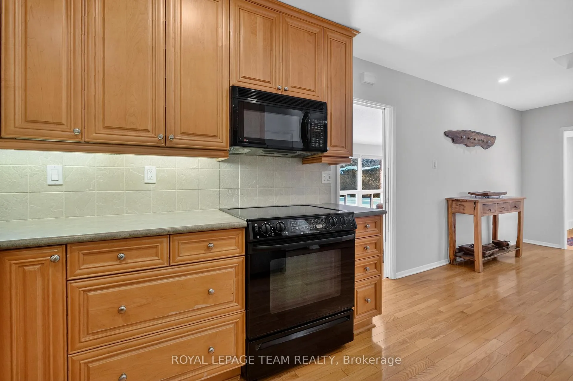 Photo 15 of 28 Tiffany Crescent, Ottawa, Kanata - Beaverbrook — HOMEH