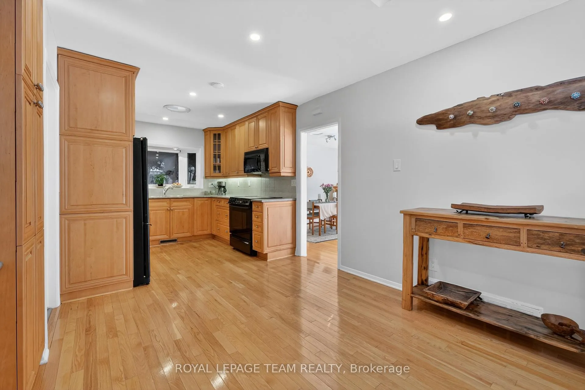 Photo 17 of 28 Tiffany Crescent, Ottawa, Kanata - Beaverbrook — HOMEH