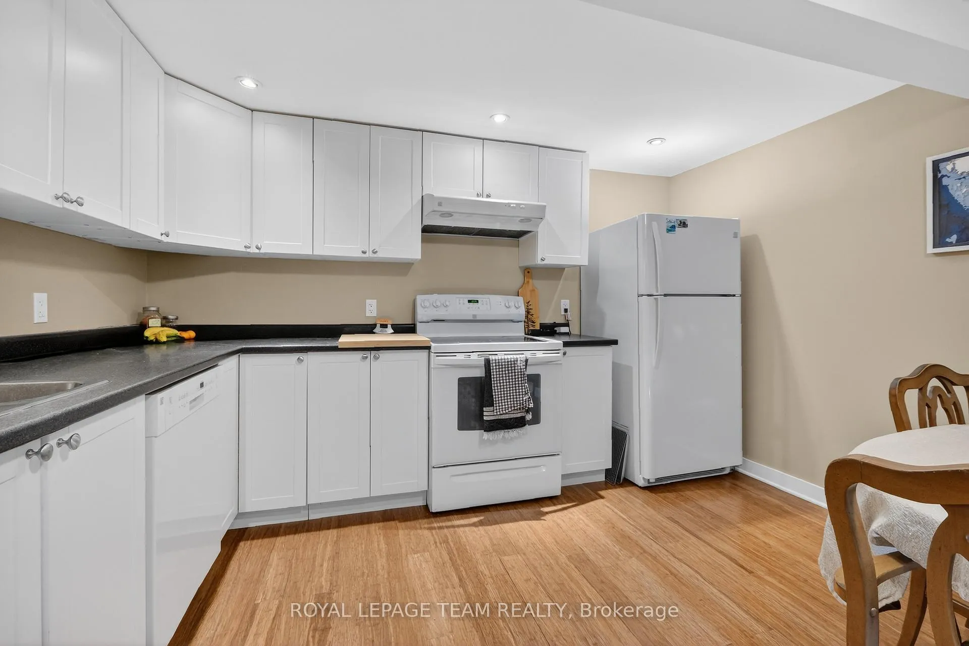 Photo 35 of 28 Tiffany Crescent, Ottawa, Kanata - Beaverbrook — HOMEH