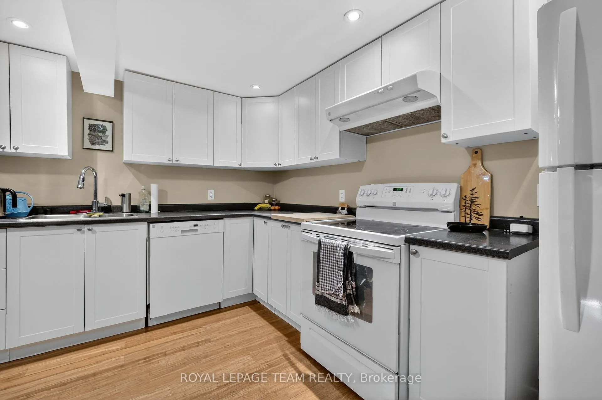 Photo 36 of 28 Tiffany Crescent, Ottawa, Kanata - Beaverbrook — HOMEH