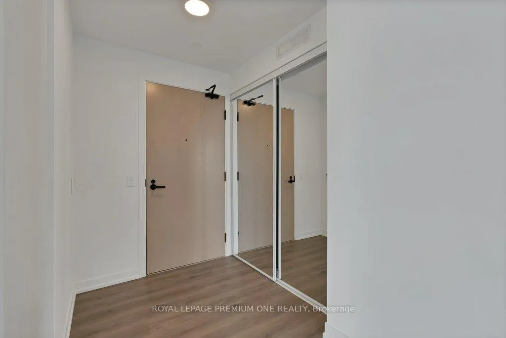 Photo 3 of Unit 4010, 28 Interchange Way, Vaughan, Vaughan Corporate Centre — HOMEH