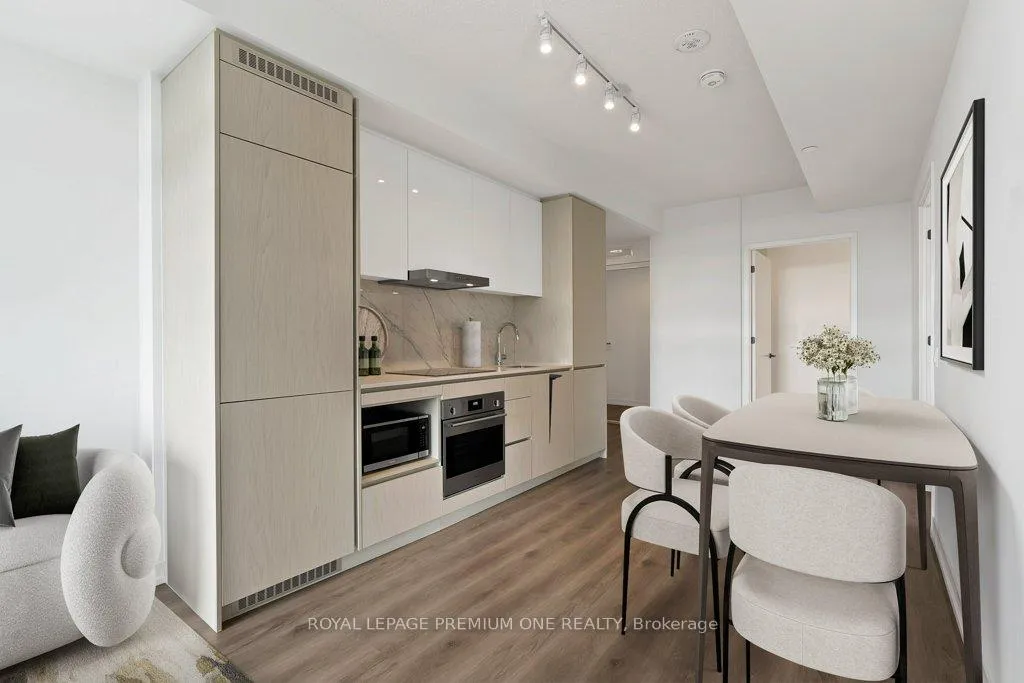 Photo 5 of Unit 4010, 28 Interchange Way, Vaughan, Vaughan Corporate Centre — HOMEH