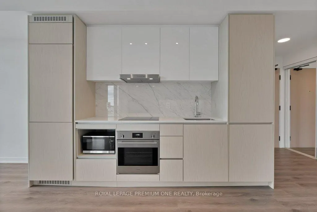 Photo 7 of Unit 4010, 28 Interchange Way, Vaughan, Vaughan Corporate Centre — HOMEH