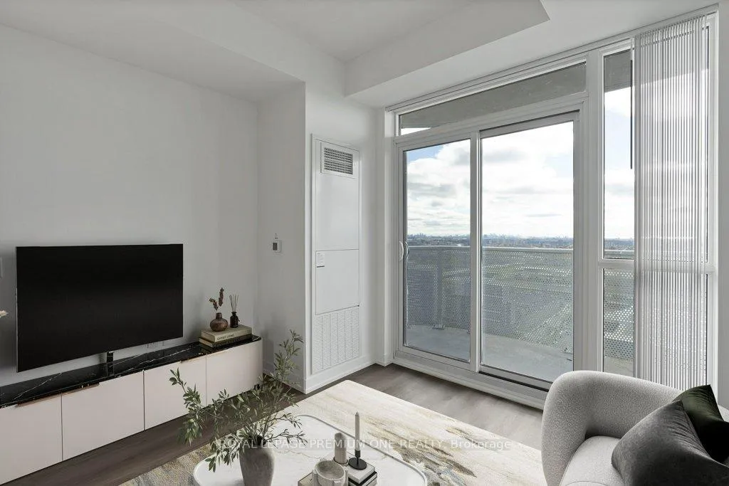 Photo 10 of Unit 4010, 28 Interchange Way, Vaughan, Vaughan Corporate Centre — HOMEH