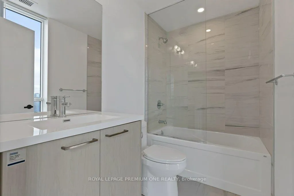 Photo 13 of Unit 4010, 28 Interchange Way, Vaughan, Vaughan Corporate Centre — HOMEH