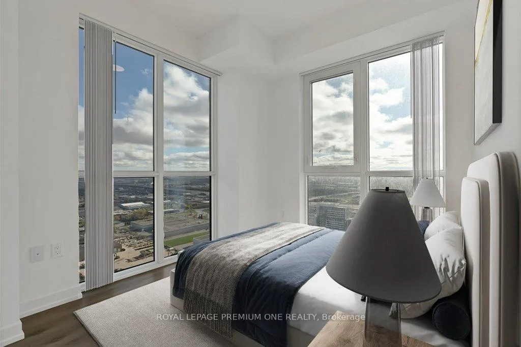 Photo 15 of Unit 4010, 28 Interchange Way, Vaughan, Vaughan Corporate Centre — HOMEH