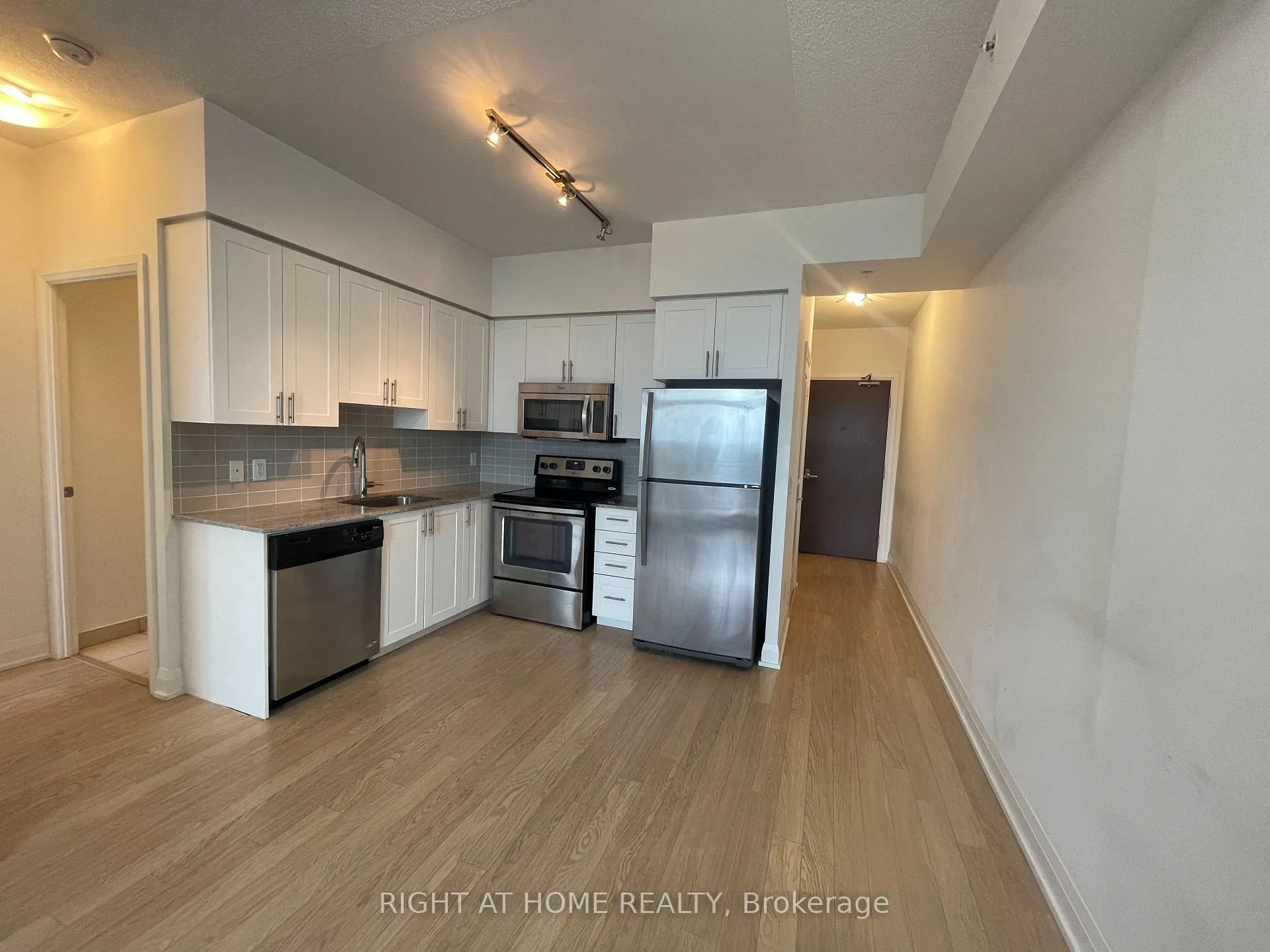Front of Unit 1215, 85 North Park Road