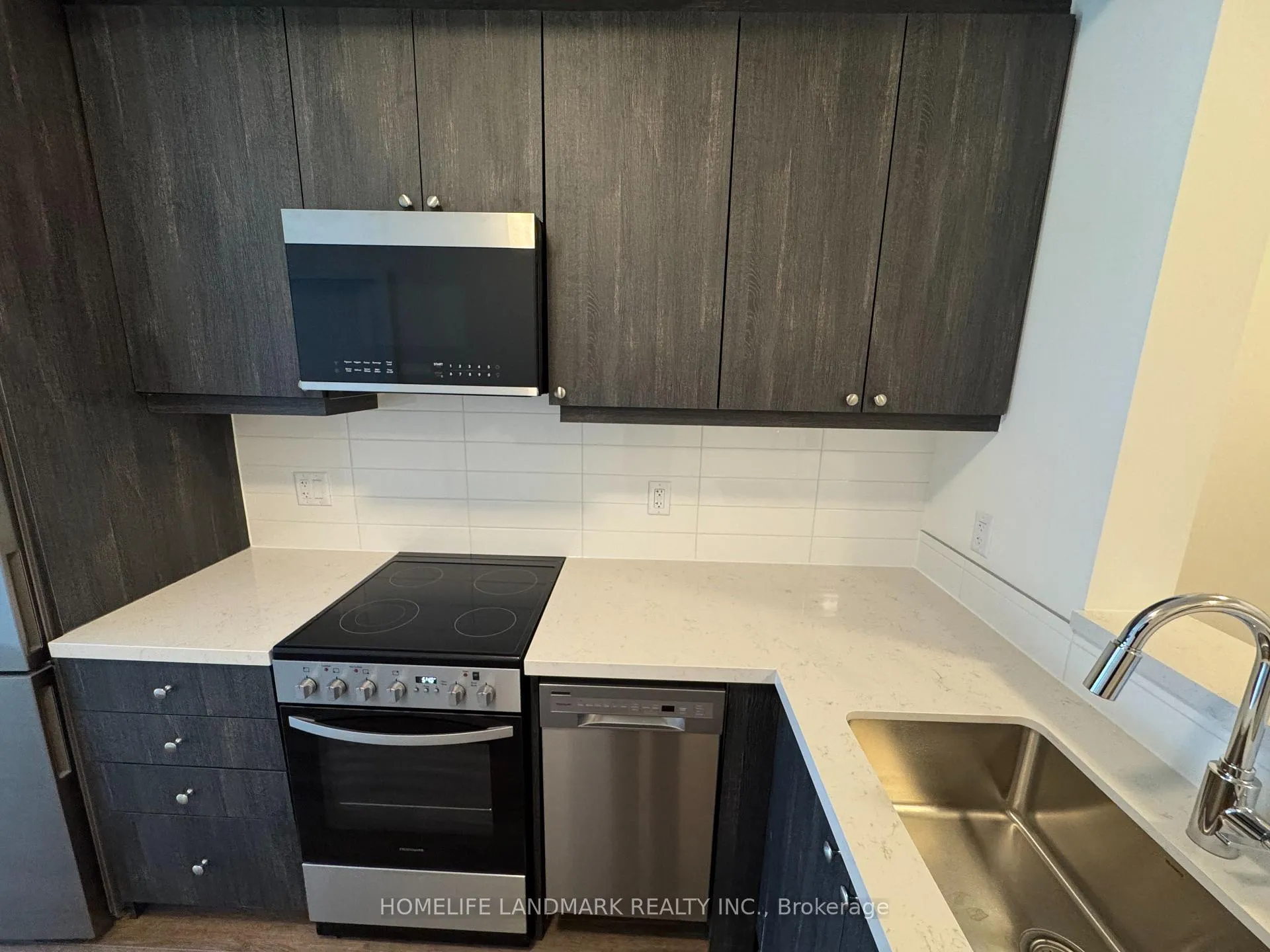 Photo 3 of Unit 116, 51 Clarington Boulevard, Clarington, Bowmanville — HOMEH