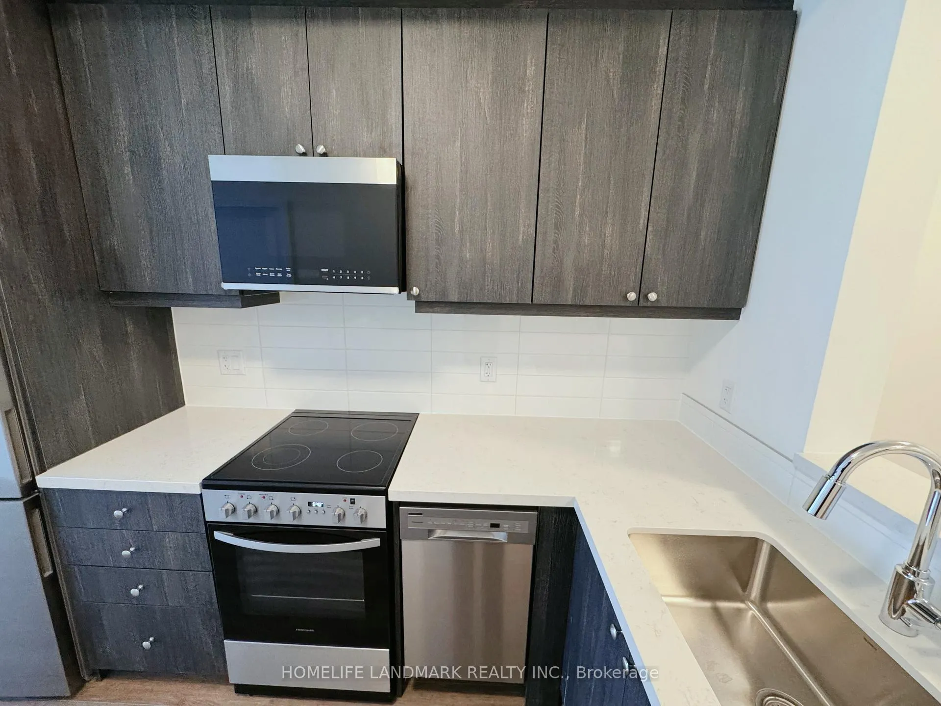 Photo 4 of Unit 116, 51 Clarington Boulevard, Clarington, Bowmanville — HOMEH