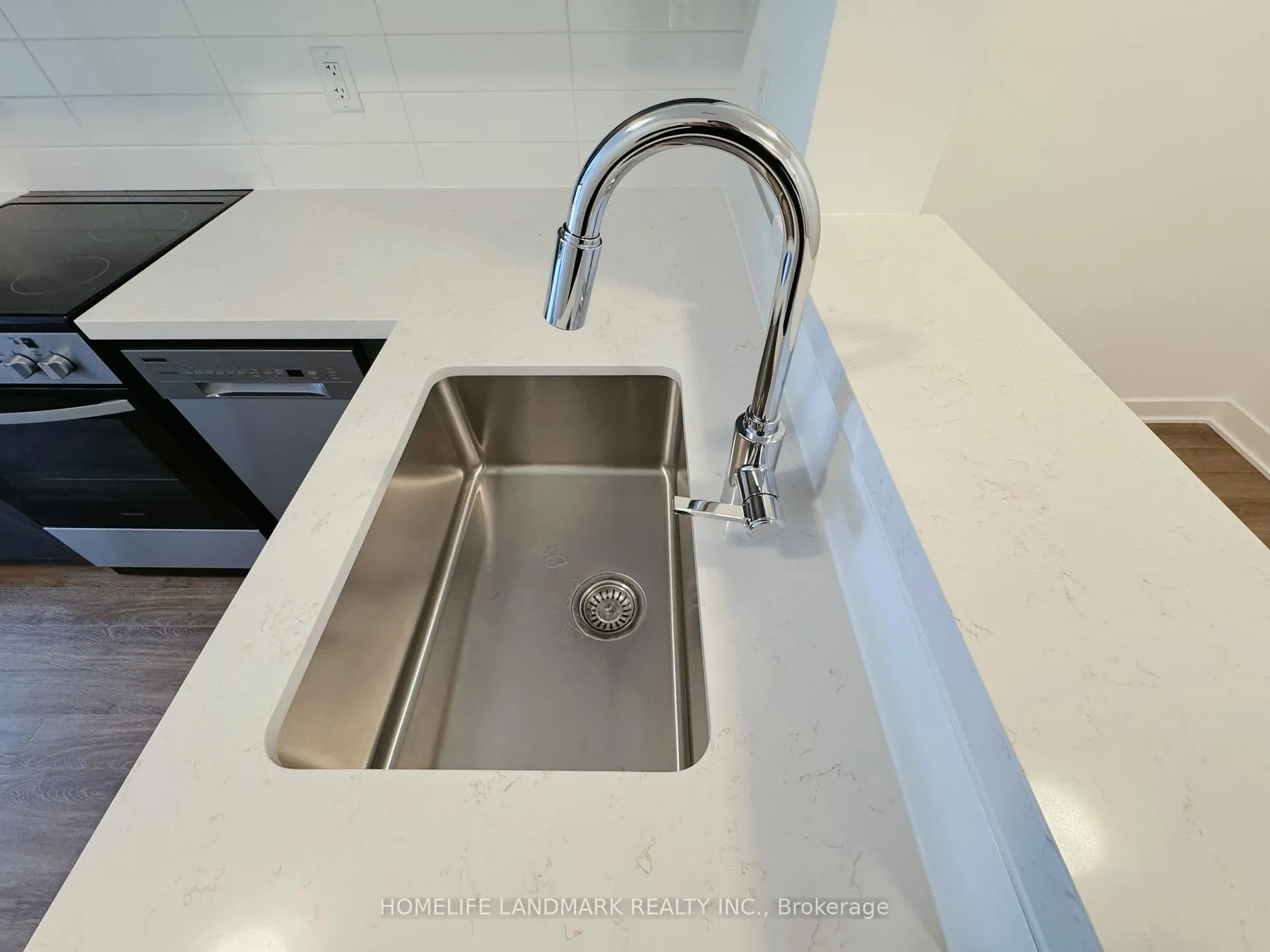 Photo 6 of Unit 116, 51 Clarington Boulevard, Clarington, Bowmanville — HOMEH