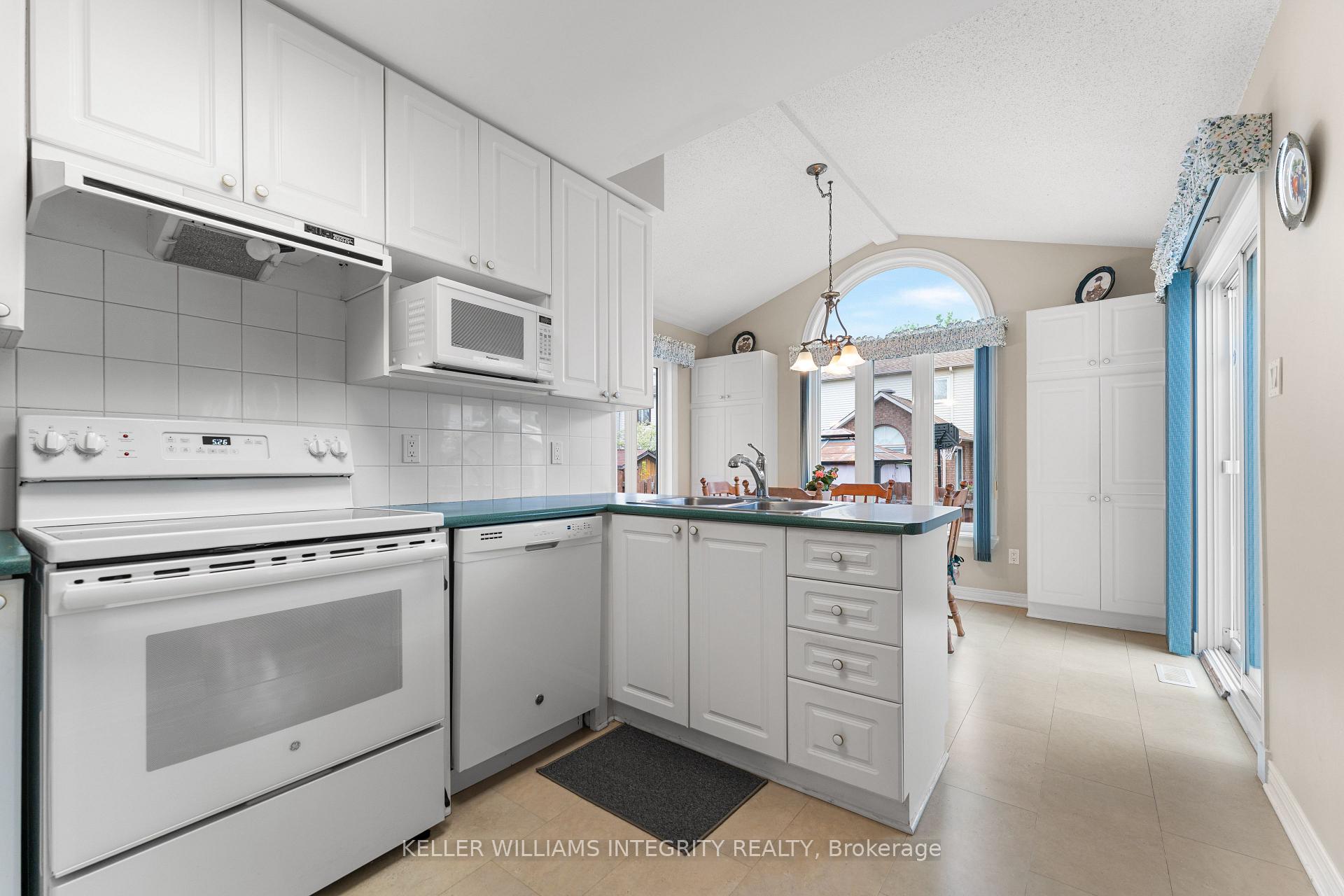 Photo 13 of 1643 Blohm Drive, Ottawa, Hunt Club Park — HOMEH