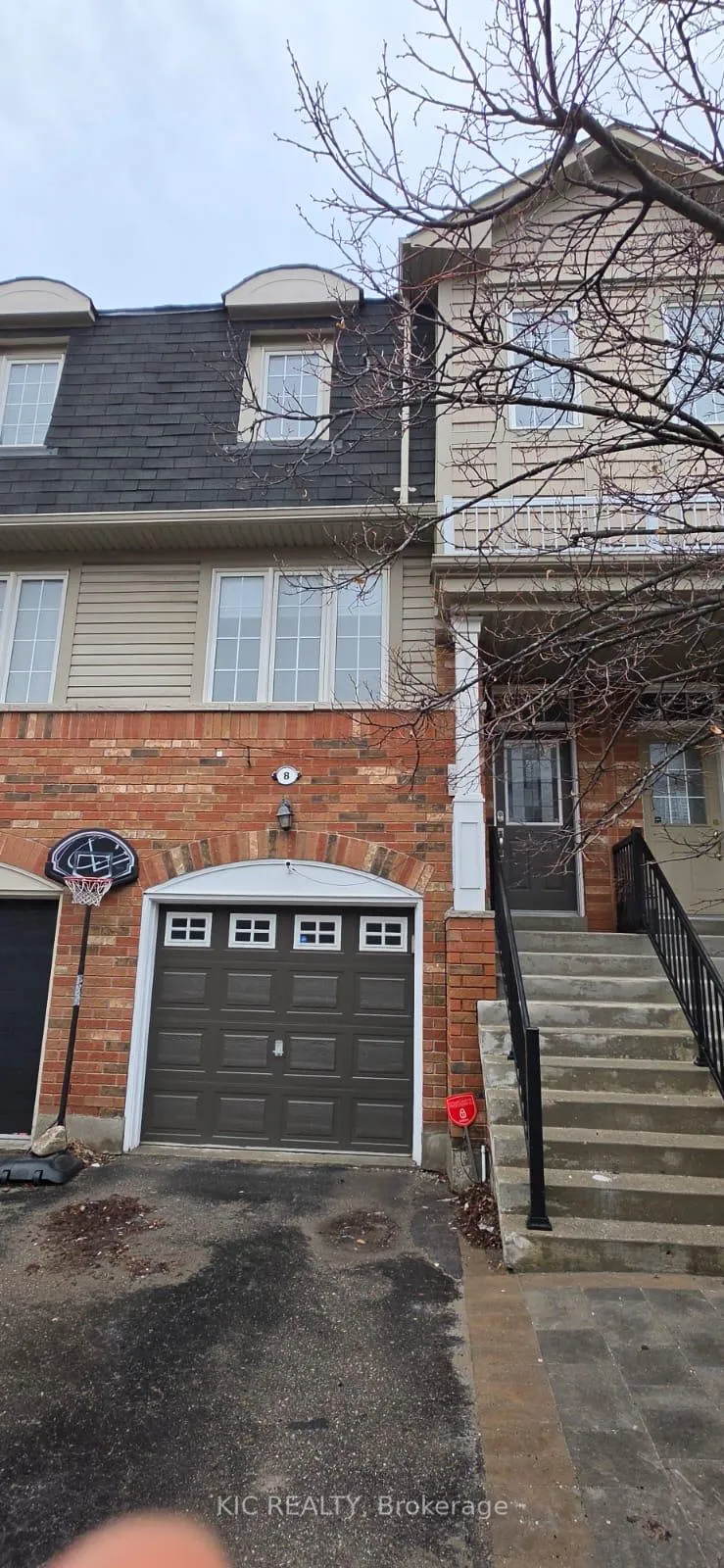 Front of 8 Ventura Lane
