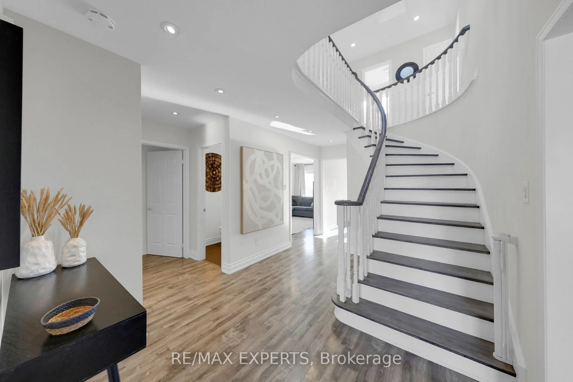 Photo 6 of 11 De Rose Avenue, Caledon, Bolton West — HOMEH