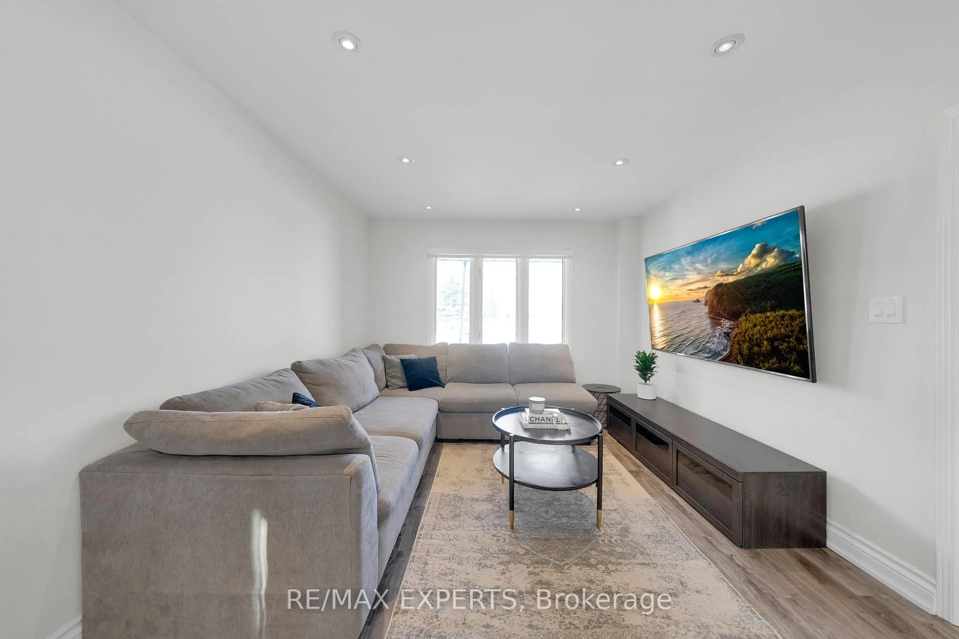 Photo 10 of 11 De Rose Avenue, Caledon, Bolton West — HOMEH