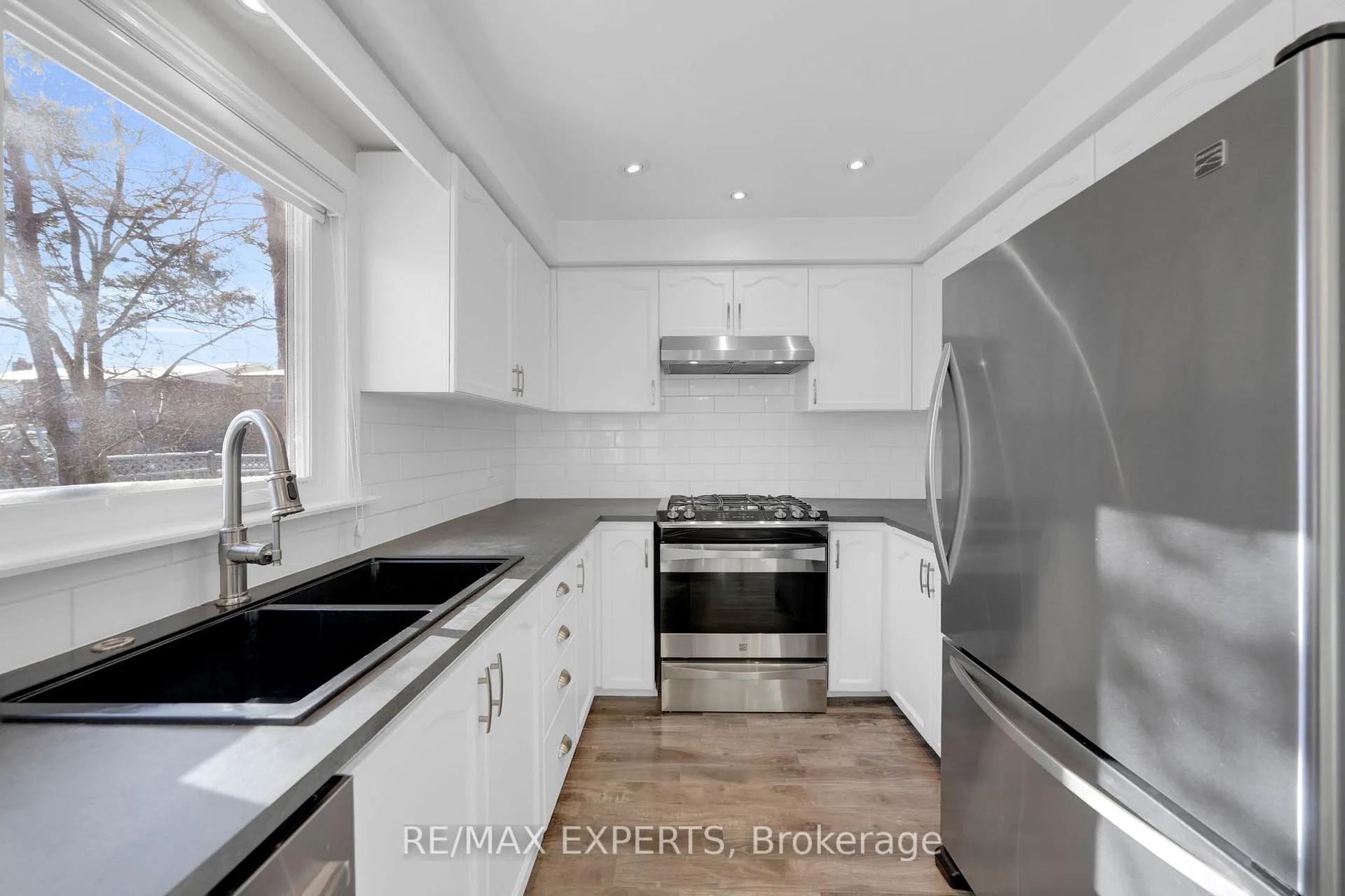 Photo 14 of 11 De Rose Avenue, Caledon, Bolton West — HOMEH