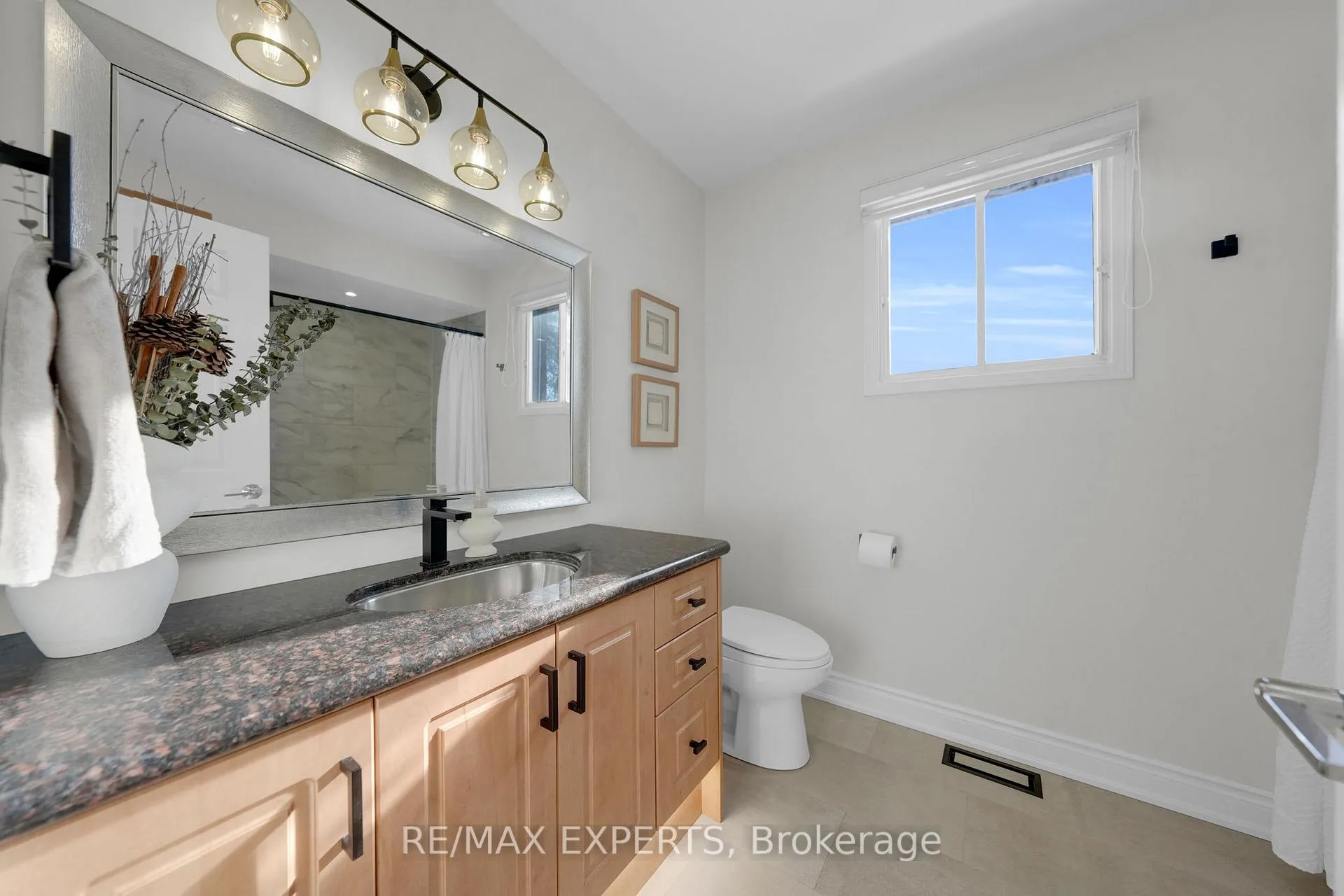Photo 27 of 11 De Rose Avenue, Caledon, Bolton West — HOMEH