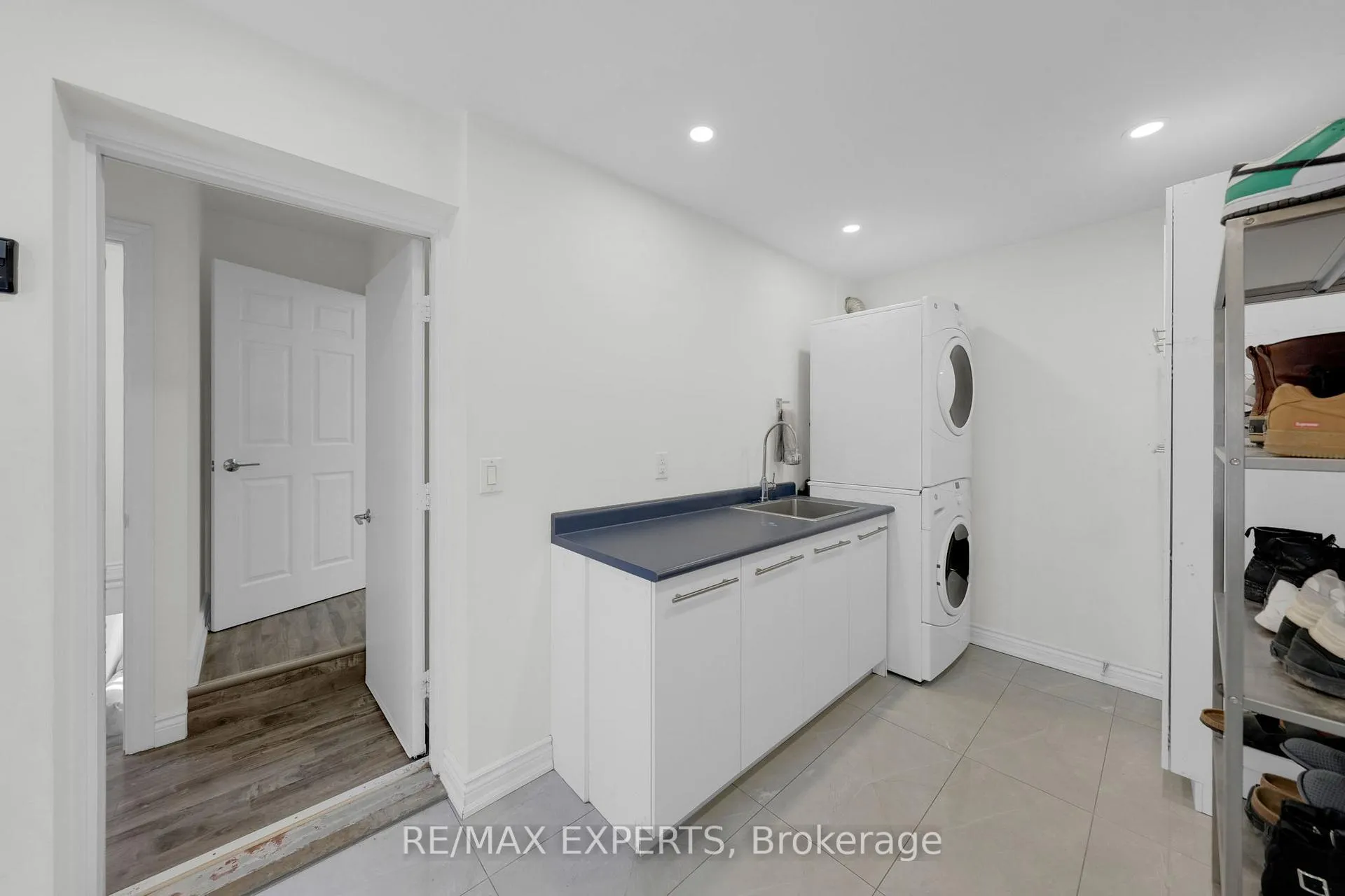 Photo 32 of 11 De Rose Avenue, Caledon, Bolton West — HOMEH