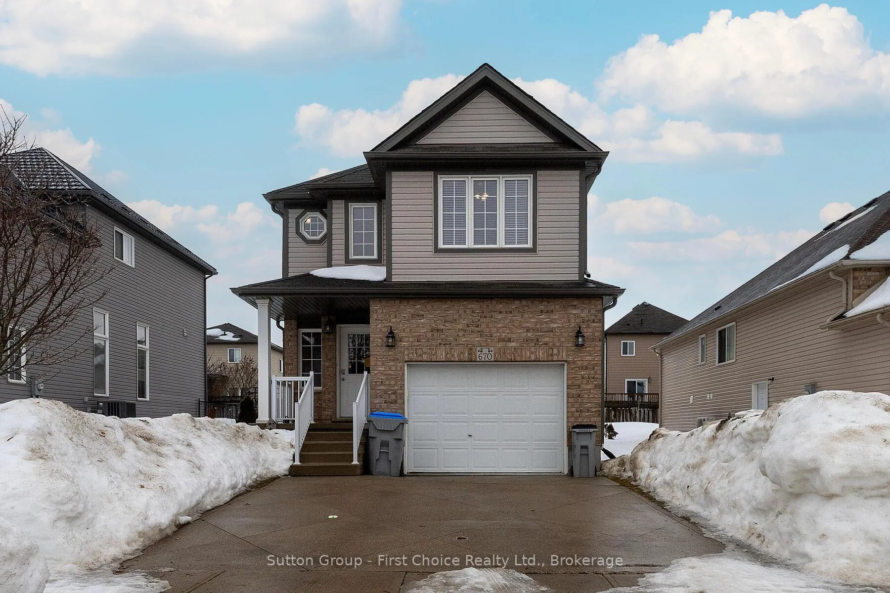 Front of 670 Reid Crescent