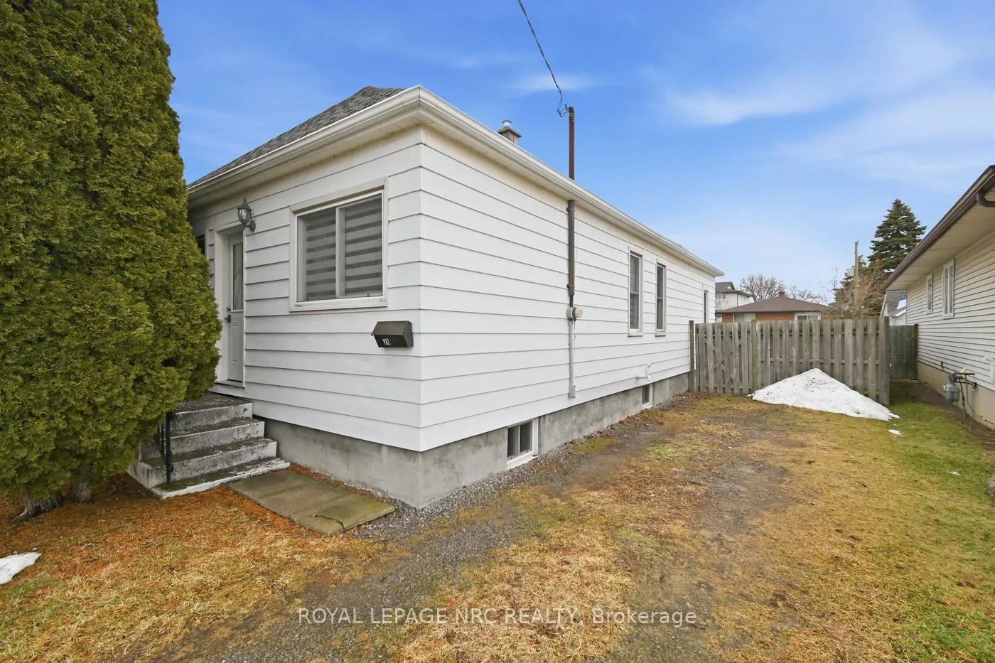 Photo 2 of 26 Kent Street, St. Catharines, Western Hill — HOMEH